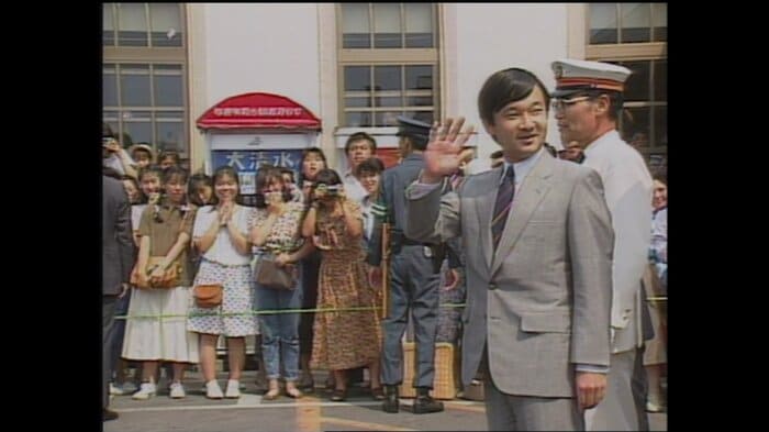 軽井沢駅に到着された皇太子さま(長野・軽井沢町)