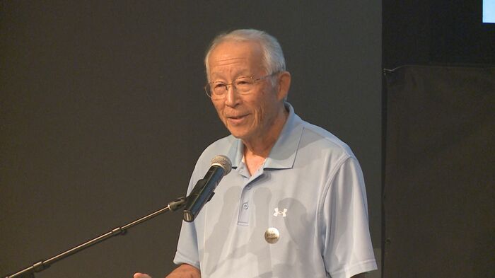 講演会でアメリカの人たちに被爆経験を語る蠣田さん