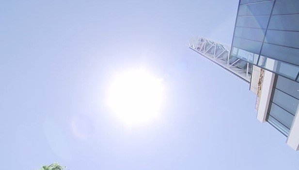 強い日差し