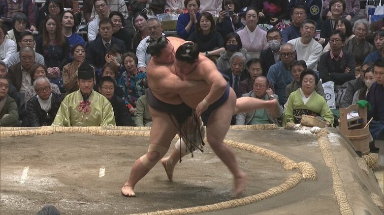 朝乃山、再入幕の初場所で「勝ち越し」決める　平戸海を寄り切り【大相撲初場所 11日目結果】｜FNNプライムオンライン