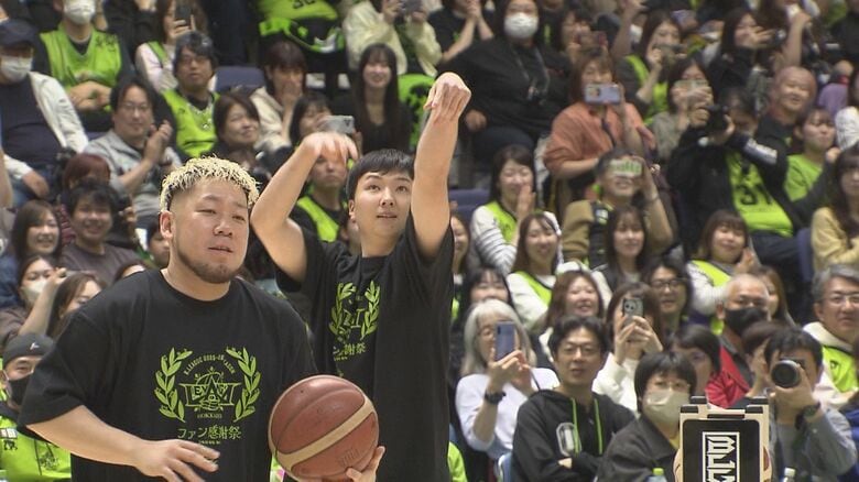 【レバンガ北海道】ファン感謝祭で富永啓生＆折茂武彦“新旧スコアラー”3Ｐシュート対決！過去最多2,621人のファン・ブースターが歓喜…富永「来季皆さんをＣＳに連れて行きたい」｜FNNプライムオンライン