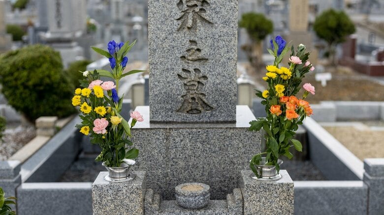 お墓を引き継がないと決めたあとの選択肢は「墓じまい」か「改葬」か。それぞれのメリット・デメリットと家族で話し合う際のポイント｜FNNプライムオンライン