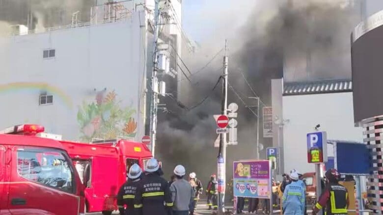 《火災》正月早々繁華街のビルから出火・けが人なし【高知】｜FNNプライムオンライン