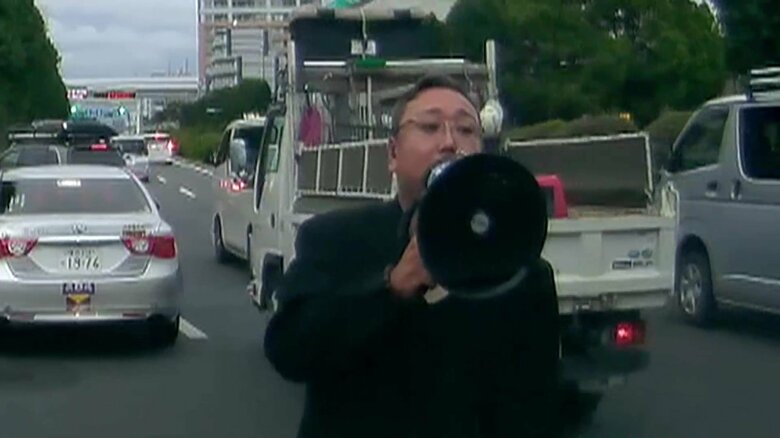【独自】「てめぇの家まで付け回してやろうか！」子ども乗せた後続車を拡声器で12分間脅迫か…自称政治結社会長・三浦一希容疑者（35）の犯行映像入手｜FNNプライムオンライン