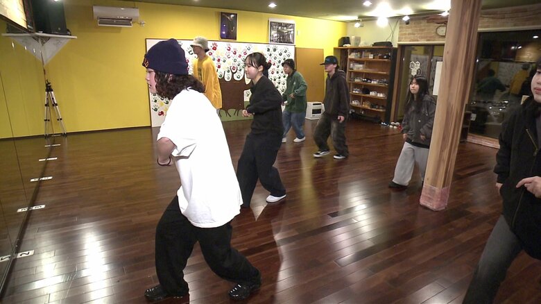 「ダンスのかっこよさを伝えたい」と指導に熱が入る保坂さん