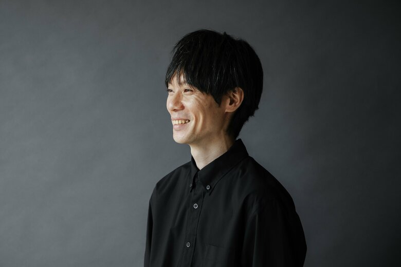 「水切り石専用バッグ」を制作した職人・難波景さん（提供：土屋鞄製造所）