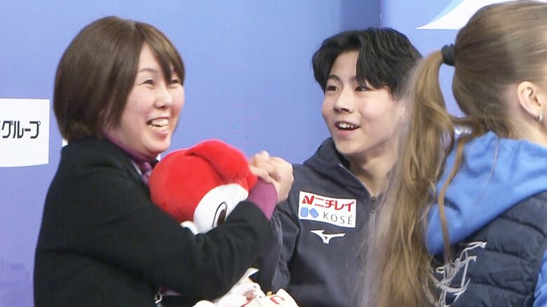 キスクラで佐藤操コーチと喜ぶ西野