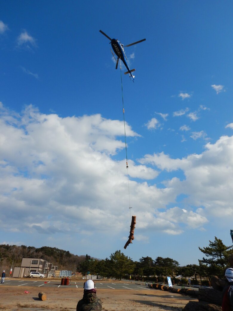 実際のヘリ搬送の様子（出典：宮城県）
