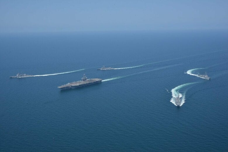 海上自衛隊が公開した共同訓練の画像
