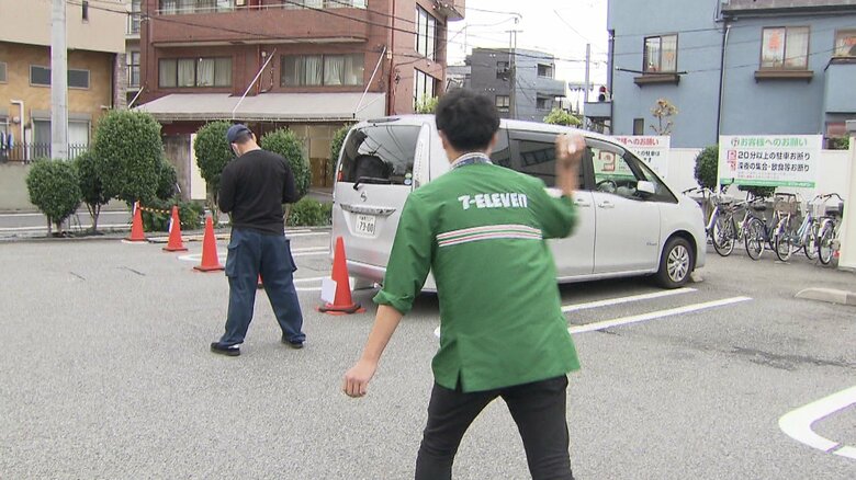 カラーボールは、犯人近くの足元を狙うのが有効とされている。