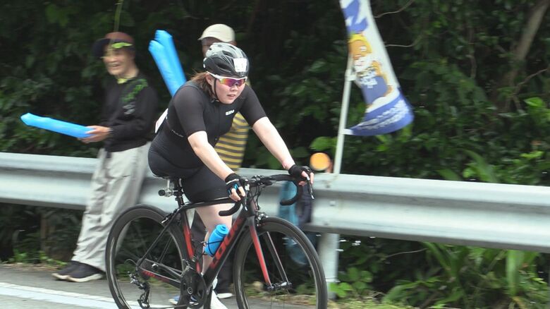 片足だけで自転車をこぐ