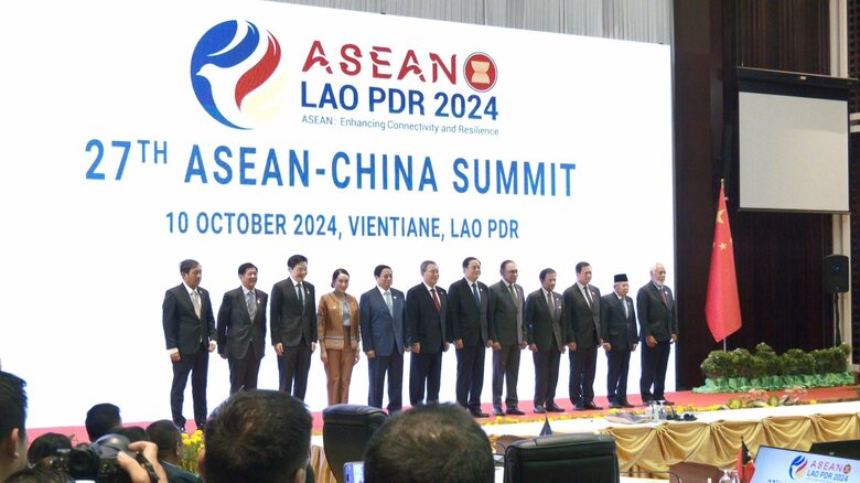 会議に臨むASEAN首脳と中国・李強首相