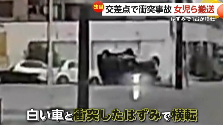 2台の車が衝突し1台が横転する瞬間（3日、愛知・名古屋市）（5）