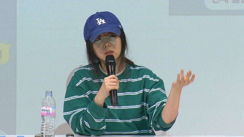 会見するミン・ヒジンADOR代表