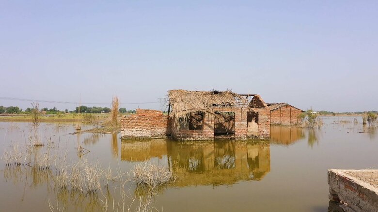 今でも水につかったままの住居