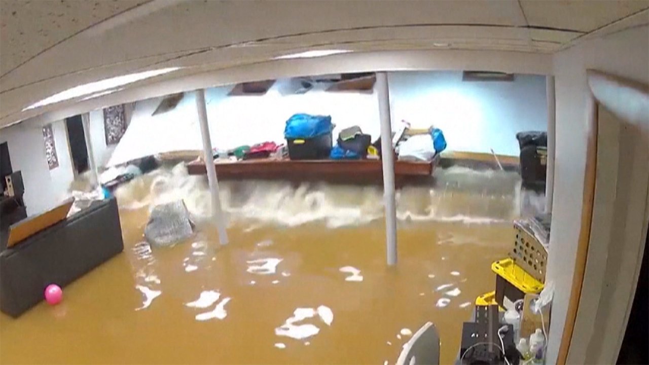 深刻な大雨 新たな映像 地下の部屋に水 その瞬間 Fnnプライムオンライン アメリカ 東部で 少なくとも57人が死亡 4 ｄメニューニュース Nttドコモ