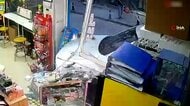 「運転手がパニックに」急発進した車が店舗入り口に突っ込む事故　ブレーキとアクセル踏み間違えか　トルコ