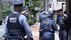 バス降りた直後に男性切りつけた男が折りたたみナイフを持って逃走中…
