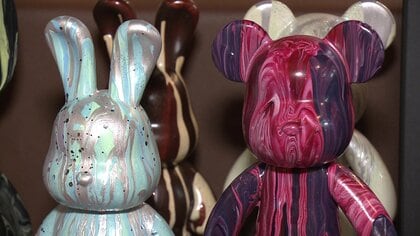 絵の具を“かける”だけ！短い時間で気軽に楽しめる！　3ステップで誰でも芸術家に　話題の「ベアーアート」が秋田市に登場