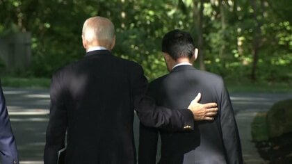 別荘「キャンプデービッド」に招待の理由　背中に手を当てて親密度をアピールか？初めてづくしの日米韓首脳会談