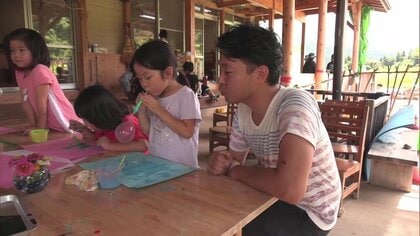 自然を感じながら自由に遊ぶ「保育園遊学」 東京の家族が秋田・東由利の夏満喫　学生は“憧れ”の地方で保育体験