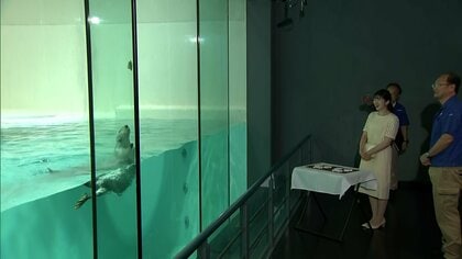 愛子さま　ラッコの「イカミミジャンプ」に笑顔　鳥羽水族館でラッコやジュゴンを見学「癒やされました」
