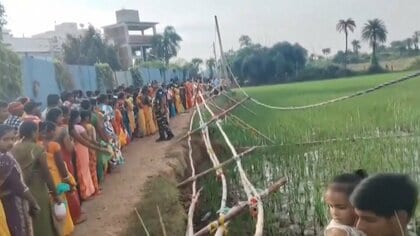 インドの寺院で参拝者による群衆事故で少なくとも31人死傷
