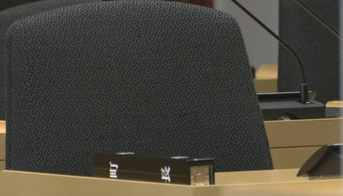 町長不在で議会開会