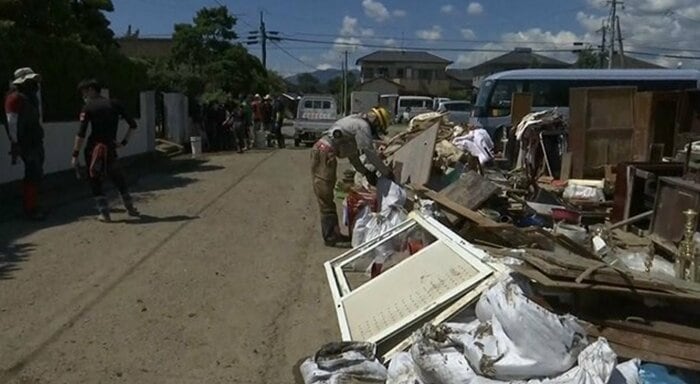 7月豪雨で被害を受けた熊本県人吉市。ボランティアによる復旧作業は8月にも行われた
