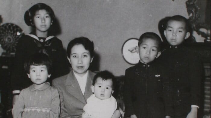 百合子さまと三男二女のお子さま方 1955年