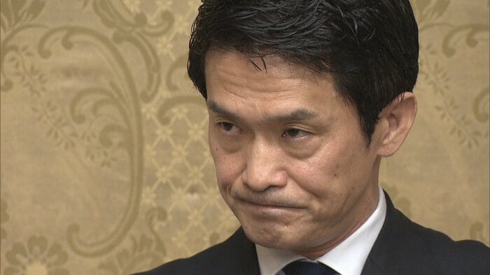 「批判もお叱りも受け止める」と述べた小川氏(16日)
