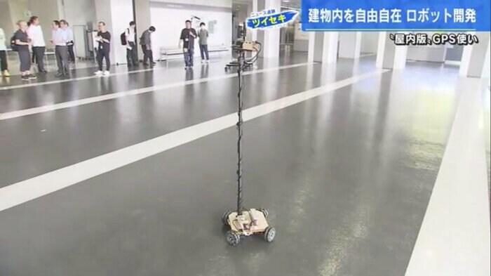 警備カメラを搭載したロボット