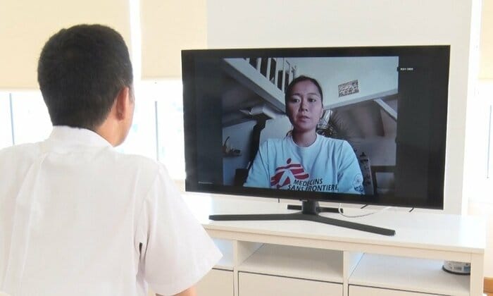フランスでオンライン取材に応じる村元さん