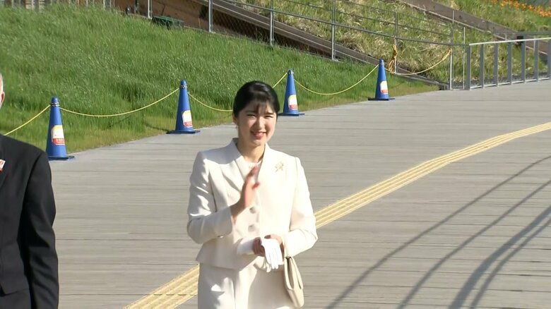 【速報】愛子さまが万博のシンボル「大屋根リング」視察　来場者の歓声に笑顔で手を振られる姿も｜FNNプライムオンライン