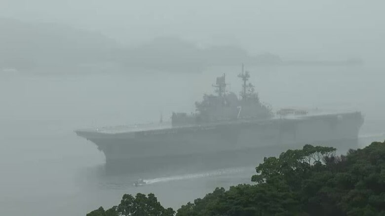 ステルス戦闘機など搭載可能…米強襲揚陸艦「トリポリ」が佐世保基地に配備　同型艦と交代で【長崎】｜FNNプライムオンライン