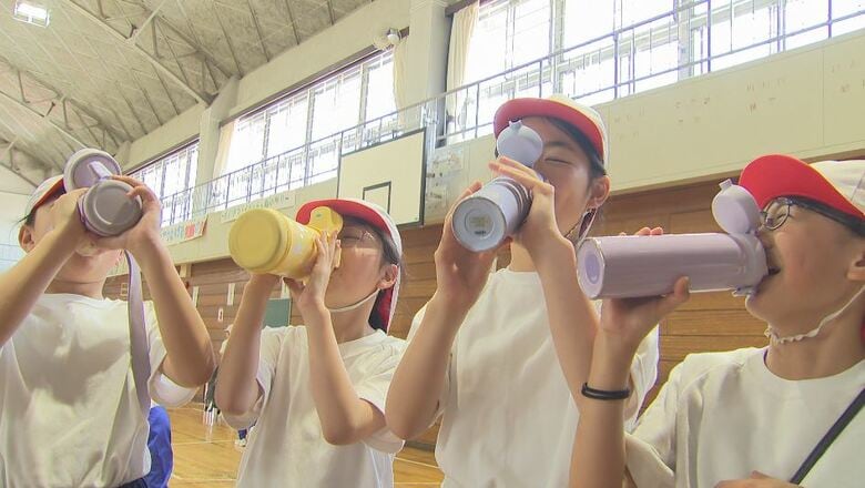 「真夏日」小学校で運動会の練習　定期的に水分補給して「熱中症対策」　養護教諭が「暑さ指数」を確認　長野市｜FNNプライムオンライン