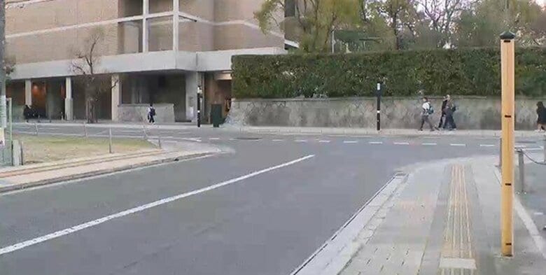 縮景園前のＴ字路の交差点　横断中の高齢女性（88）が右折車にはねられ死亡　広島｜FNNプライムオンライン