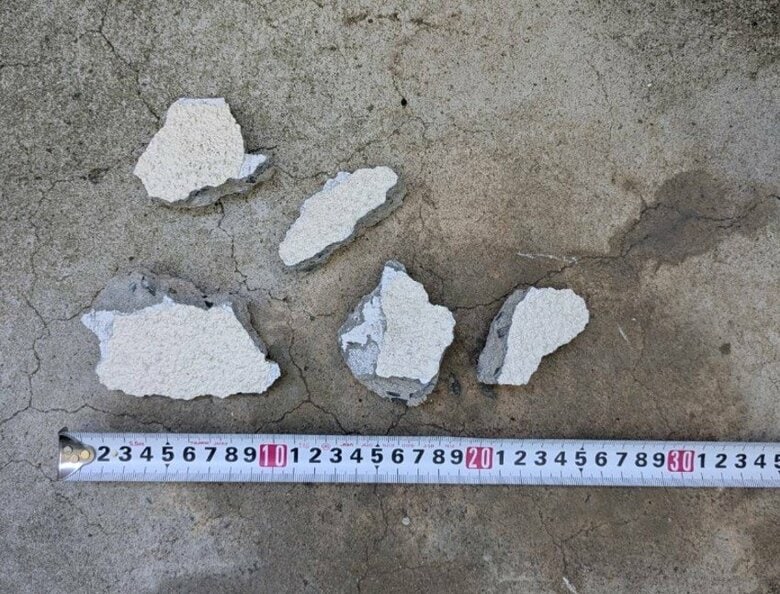 築50年超の市営住宅　共用階段の天井からコンクリート落下　鉄筋がさびて膨張か　別の市営住宅では排水管落下も　福岡・北九州市｜FNNプライムオンライン