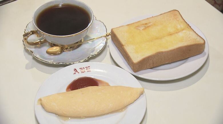 ライス付き“朝ラーメン”が500円　「家で作るより安い」コスパ重視の「モーニング」ブーム到来　老舗喫茶店は「バタートースト」や卵2個使った「オムレツ」などが100円｜FNNプライムオンライン