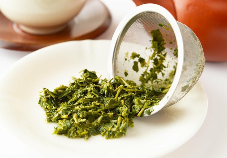 茶殻は捨てている人も多いのでは？（画像はイメージ）