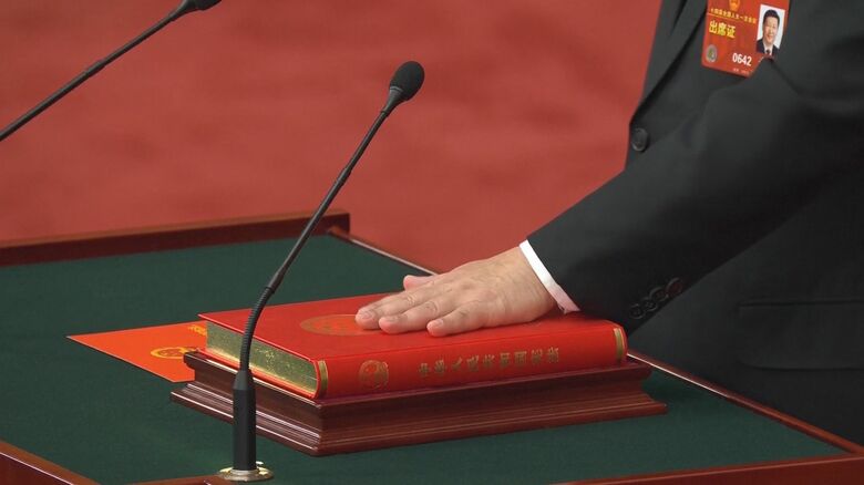 習主席らは憲法に従い、職務を遂行する宣誓を行った