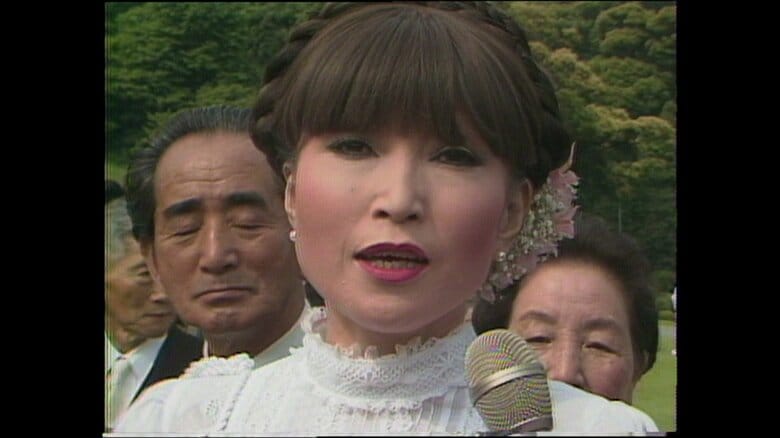 インタビューに答える俳優・黒柳徹子さん