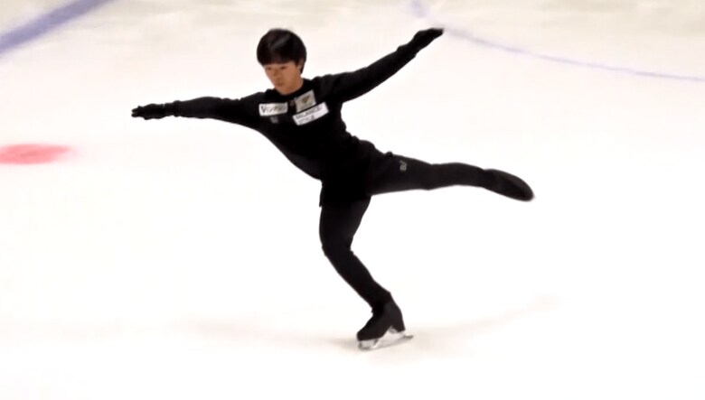 練習に励む鍵山