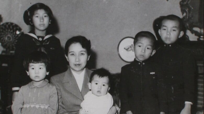 百合子さまと三男二女のお子さま方　1955年