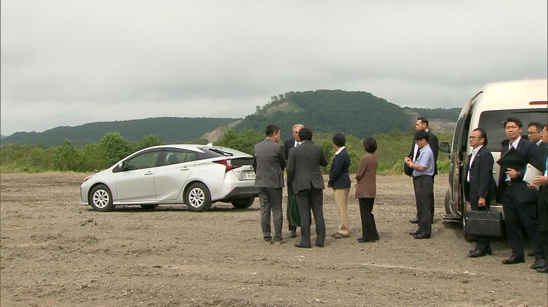 建設現場を視察