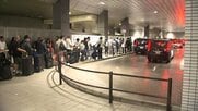 台風25号　東京・品川駅、新幹線ホーム近くにタクシー待ち200人ほどの行列　普段は多くの人で賑わう広場は閑散