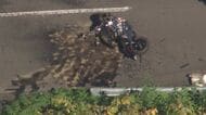 【シルバーウィーク最終日に…】バイク2台と乗用車がすれ違いざまに衝突…車は“路外の草むらまで逸脱”バイクの50代と20代男性がケガ・ほかの2台とツーリング中の事故か〈北海道当別町〉