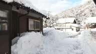 雪かき中に屋根雪が落下…一人暮らしの70代女性が死亡　残されたスコップの周辺を掘り起こし親族が発見　福井・敦賀市