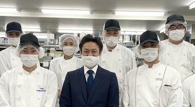 お客様のいない店内を見て、スタッフがいつでも働けるレストランを作ろうと思った