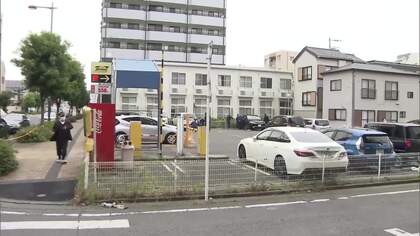 駐車場で血まみれの女性が倒れ死亡　刃物見つかり殺人か　埼玉県内の交通事故で男性死亡し関連を捜査　群馬・高崎市